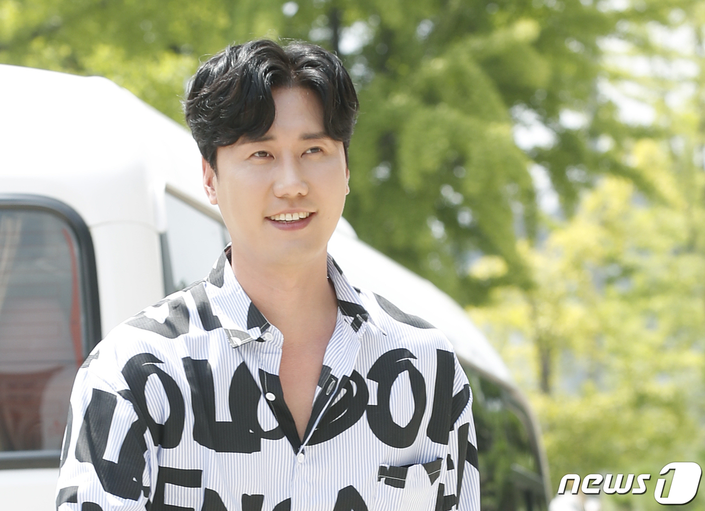 가수 <b>신성</b>, 父 <b>위암 4기</b> 투병 고백…"검사에서 희망이 보이기 시작해"