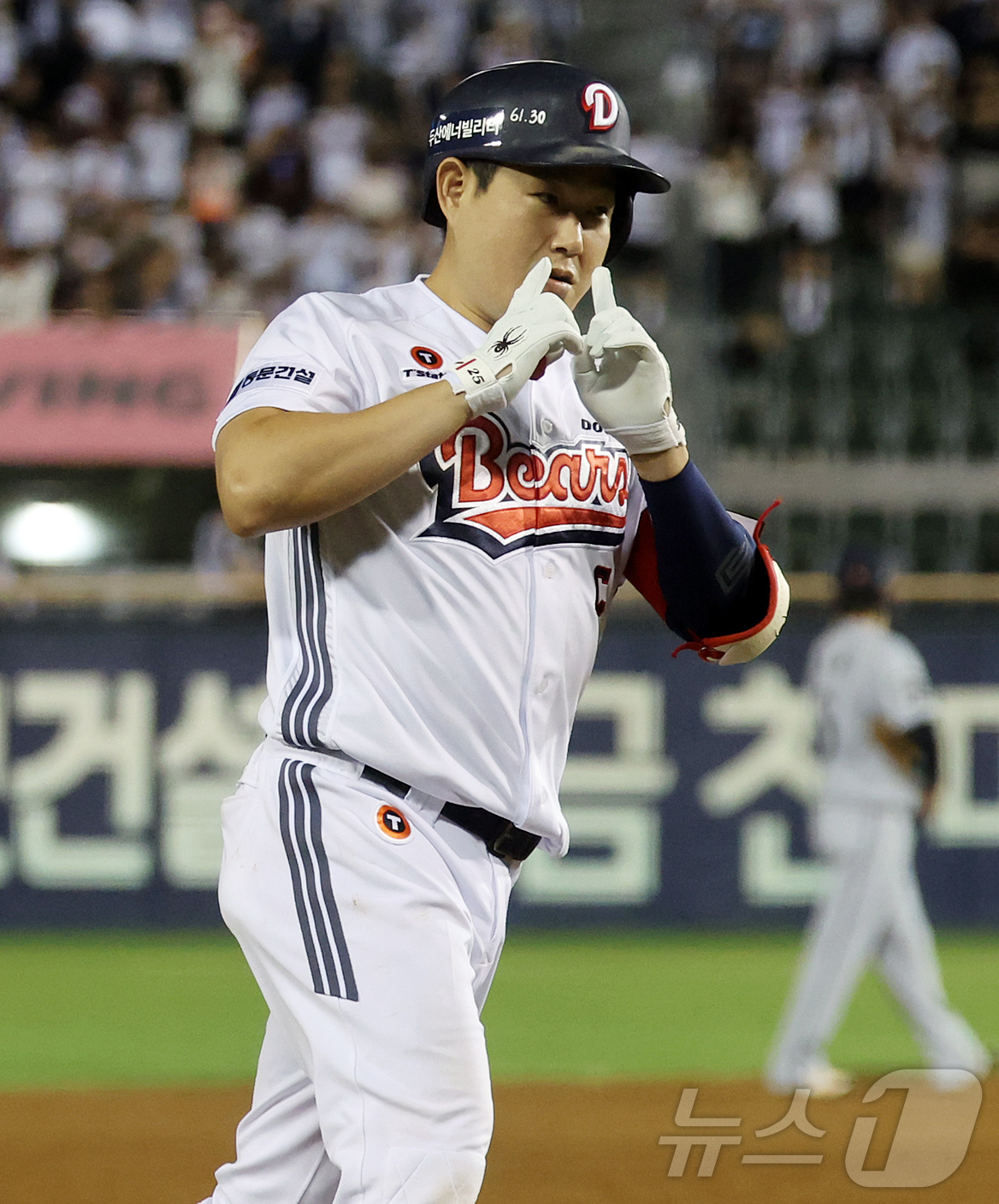 두산, 한화 9-6 격파…<b>최민석</b>, 구단 역대 최연소 <b>10승</b> 투수