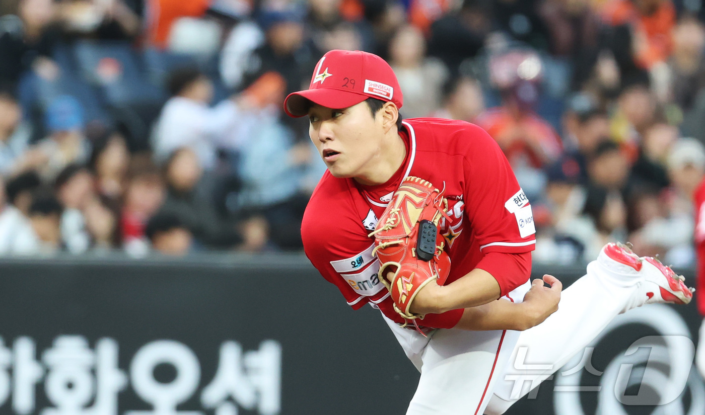 <b>SSG</b>, 갈 길 바쁜 <b>LG 제압</b>…최민준 6회 1사까지 노히트 호투