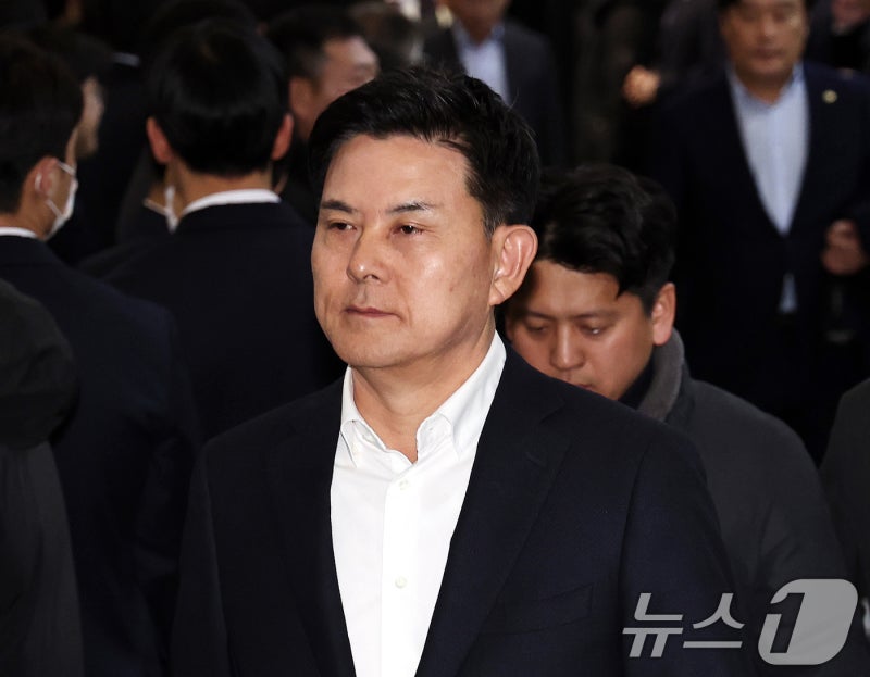 <b>김태호</b> "李대통령, 연임 불추진 밝히면 野도 <b>개헌 논의</b> 동참해야"