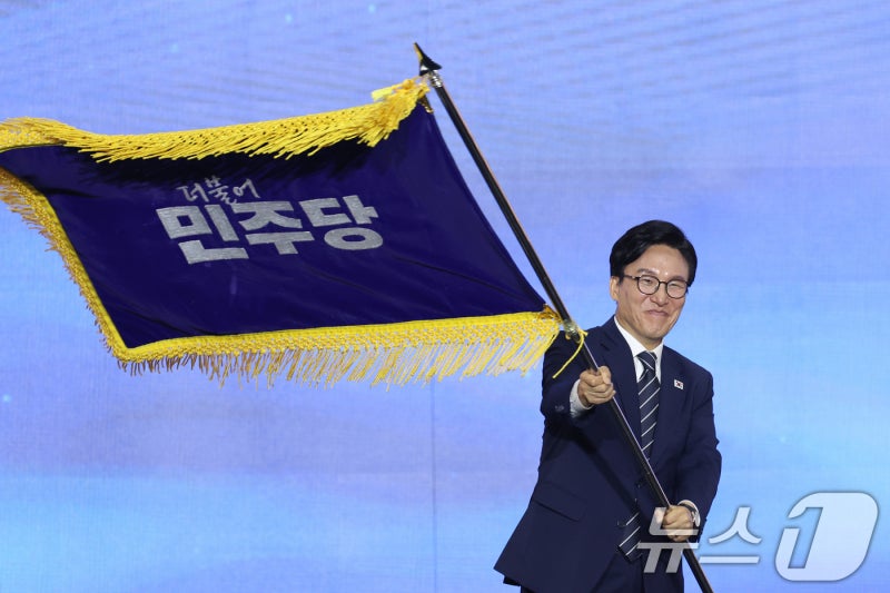 <b>김민석</b> 與대표 첫 인선…비서실장 <b>김태선</b>·수석대변인 박성준 <b>임명</b>