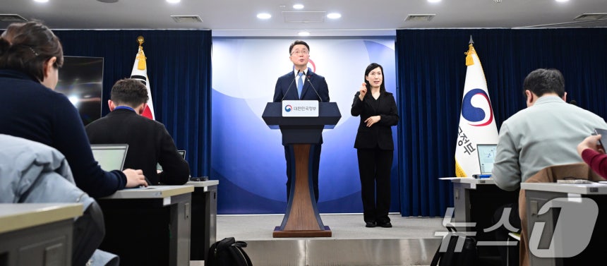 류제명 과학기술정보통신부 2차관이 15일 서울 종로구 정부서울청사에서 독자 AI 파운데이션 모델 프로젝트 1차 단계 평가 결과를 브리핑하고 있다. (공동취재) 2026.1.15 ⓒ 뉴스1 임세영 기자