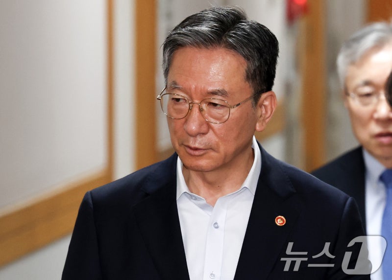 <b>정성호</b> 법무장관 <b>사직서 제출</b>…"검찰개혁 주요 입법 마무리"