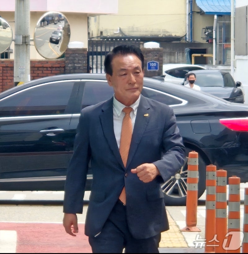 '명절 선거구민에게 선물 혐의' <b>백성현 논산시장</b> 당선무효형