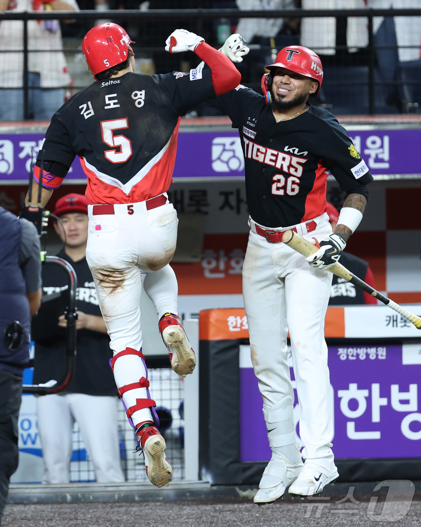 <b>김도영</b> 3점 <b>홈런</b> 쾅!