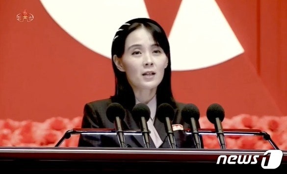 北 <b>김여정</b> "<b>북미</b> 정상 <b>소통</b>, 알지 못하는 일…연합연습 축소 의미 없다...