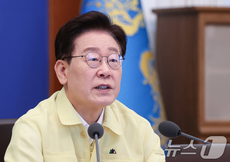 李대통령, <b>왕이</b> 中외교부장 <b>접견</b>…'종전 논의·북미 대화' 中역할론 의...