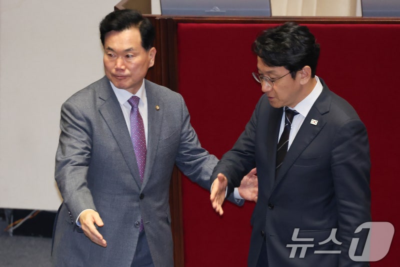 여야, 용산특별법 처리 유보…"서울시-<b>국토부</b> 논의 이후에"
