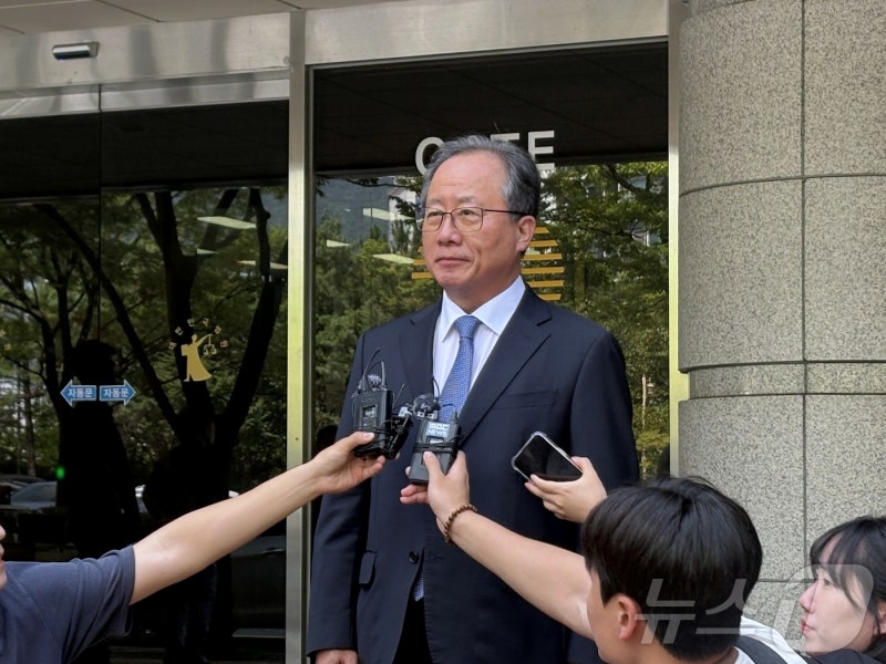 '해직교사 특채 지시' <b>김석준</b> 부산교육감, <b>2심 무죄</b>…法 "직권남용 아냐...