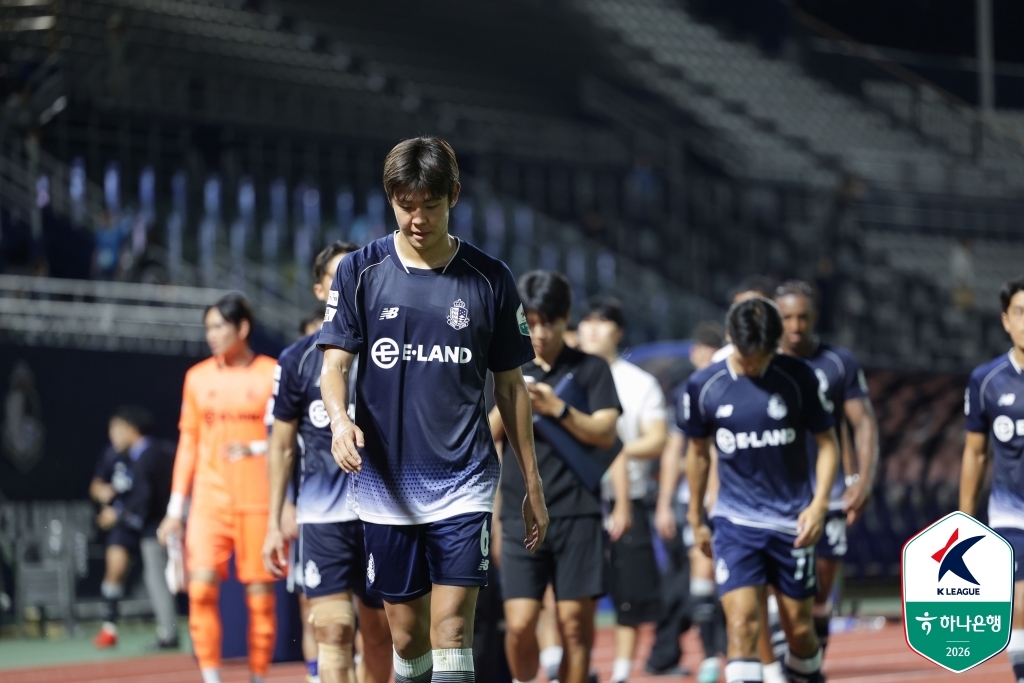 선두 경쟁에 갈 길 바쁜 <b>서울이랜드</b>. 파주와 1-1 <b>무승부</b>