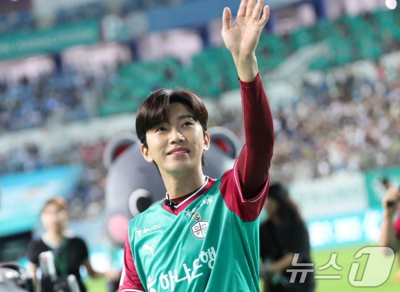 "거제·통영 폭우 피해 주민에 써달라"…<b>임영웅</b>, <b>2억 기부</b>