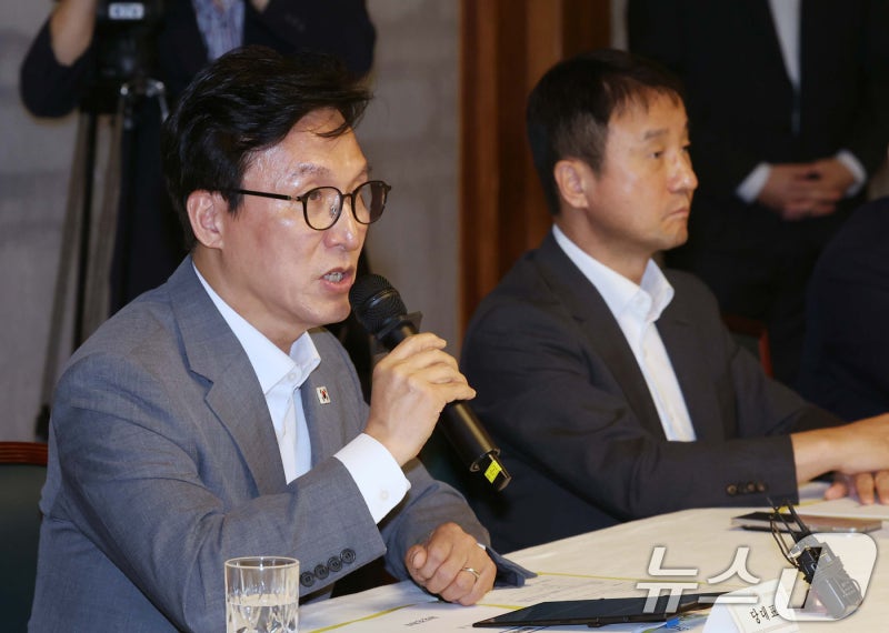 <b>김민석</b> "이중당적 등 당원정비TF 구성…野연대, <b>대통합추진단 설치</b>"