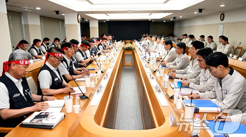 <b>현대차 노사</b>, 111일 만에 임금 교섭 <b>잠정 합의</b>…성과급 400%+1270만원