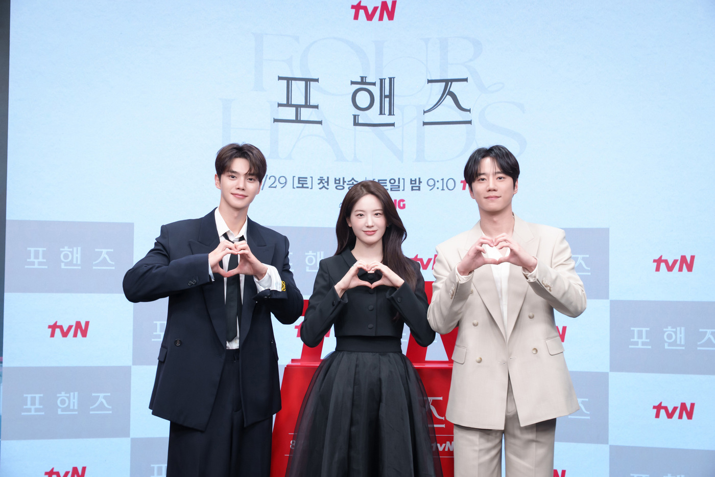 <b>송강</b>은 전역 후 <b>복귀</b>·이준영은 입대 전 열연…'<b>포핸즈</b>'에 건 두 청춘(종...