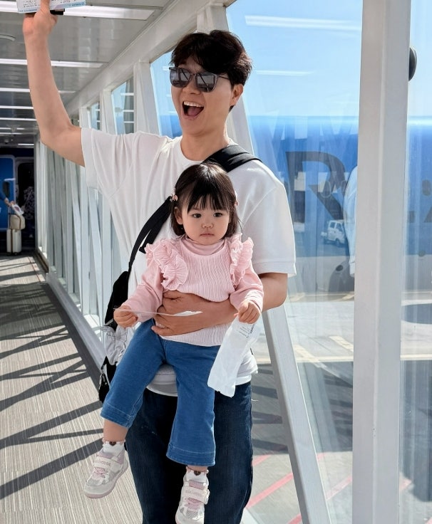 "<b>박수홍 가족</b> 탓 괌 여행 1시간 <b>지연</b>"…딸 울자 내렸다 재탑승 소동