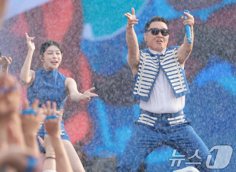 검찰, '수면제 비대면 처방·대리 수령' <b>싸이 약식기소</b>