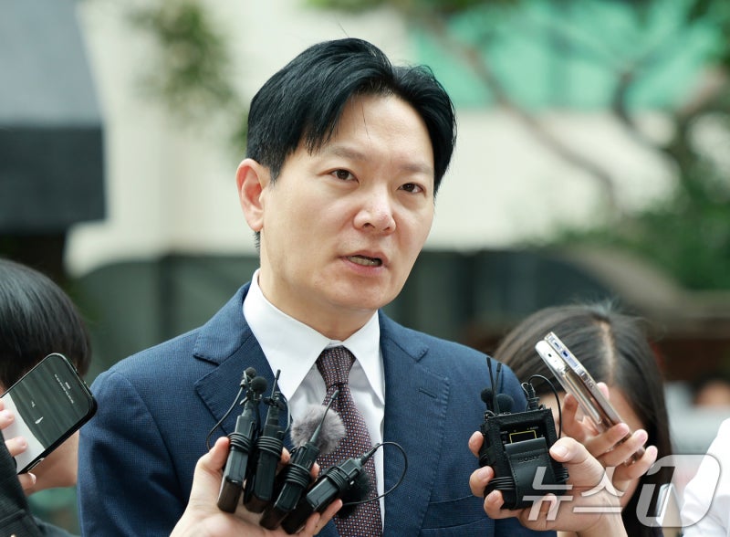'국조특위 선서 거부' <b>박상용 검사</b> 경찰 <b>출석</b>…"허무맹랑한 고발"