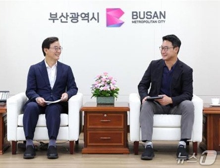 전재수 부산시장-이형섭 낙동강유역환경청장, 낙동강 활용 방안 논의