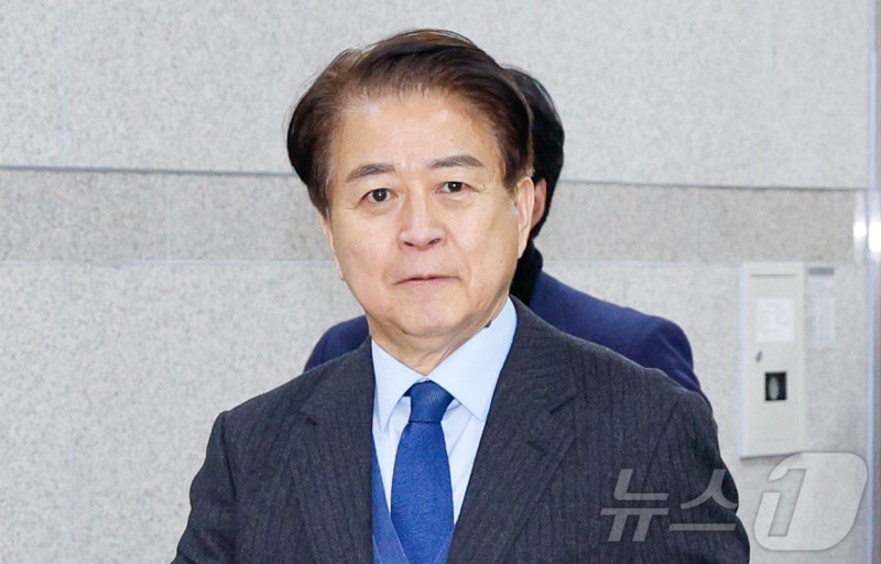 檢, '<b>뇌물수수</b> 의혹 <b>무죄</b>' <b>노웅래</b> 상고 포기…盧 "조작기소 이겨내"(종합...