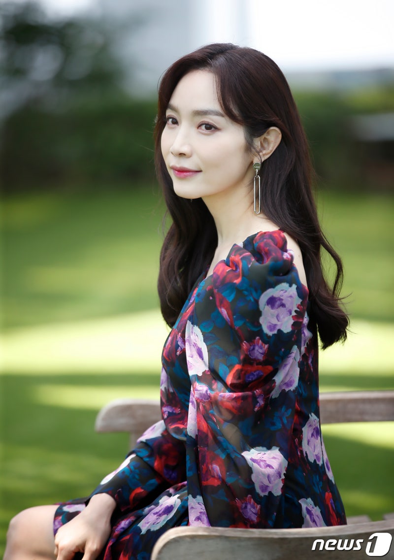 <b>이민영</b>, 29일 부친상…연인인 소속사 대표 '사위'로 이름 올려