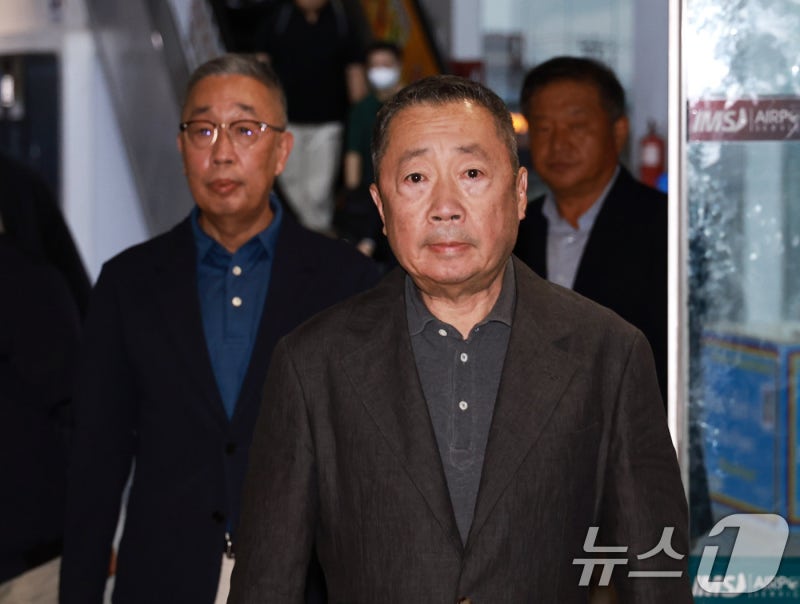 박지원 두산에너빌 회장 <b>네팔 도착</b>…"구조 작업 최대한 빨리"