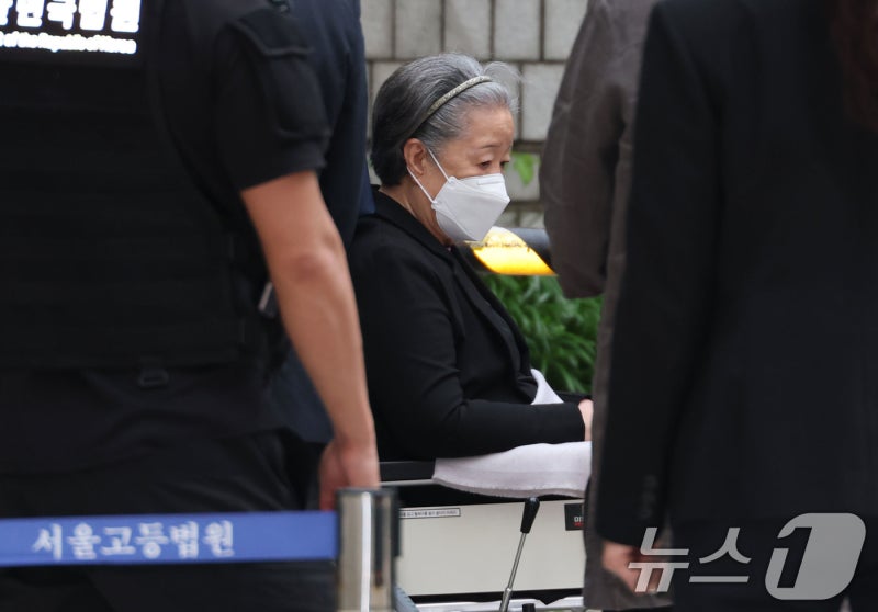 '통일교 정교유착' <b>한학자</b>, 오늘 <b>1심 선고</b>…징역 13년 구형