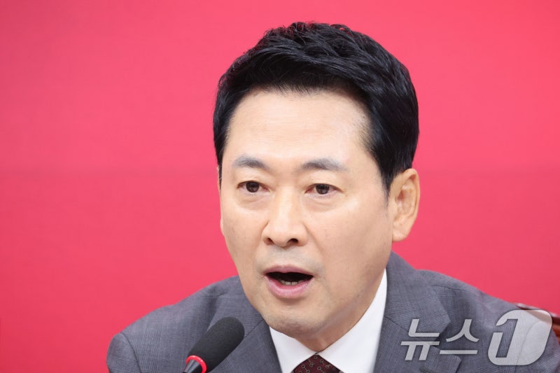 <b>국힘</b>, <b>당원직선제</b> 단계적 도입키로…올해는 사고당협에만 적용