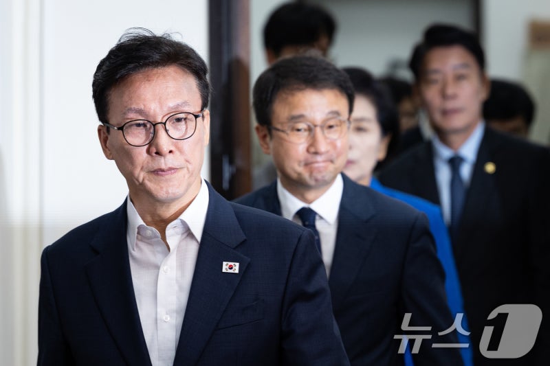 與, <b>김승원</b>·용혜인 엄호…"野, 검증 전부터 네거티브 도 넘어"