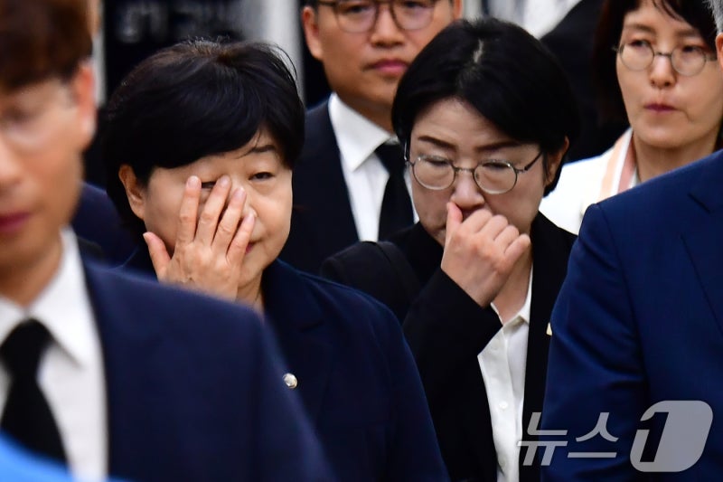조희대 대법원장 빈소 <b>조문</b> 마친 <b>서영교</b> 위원장