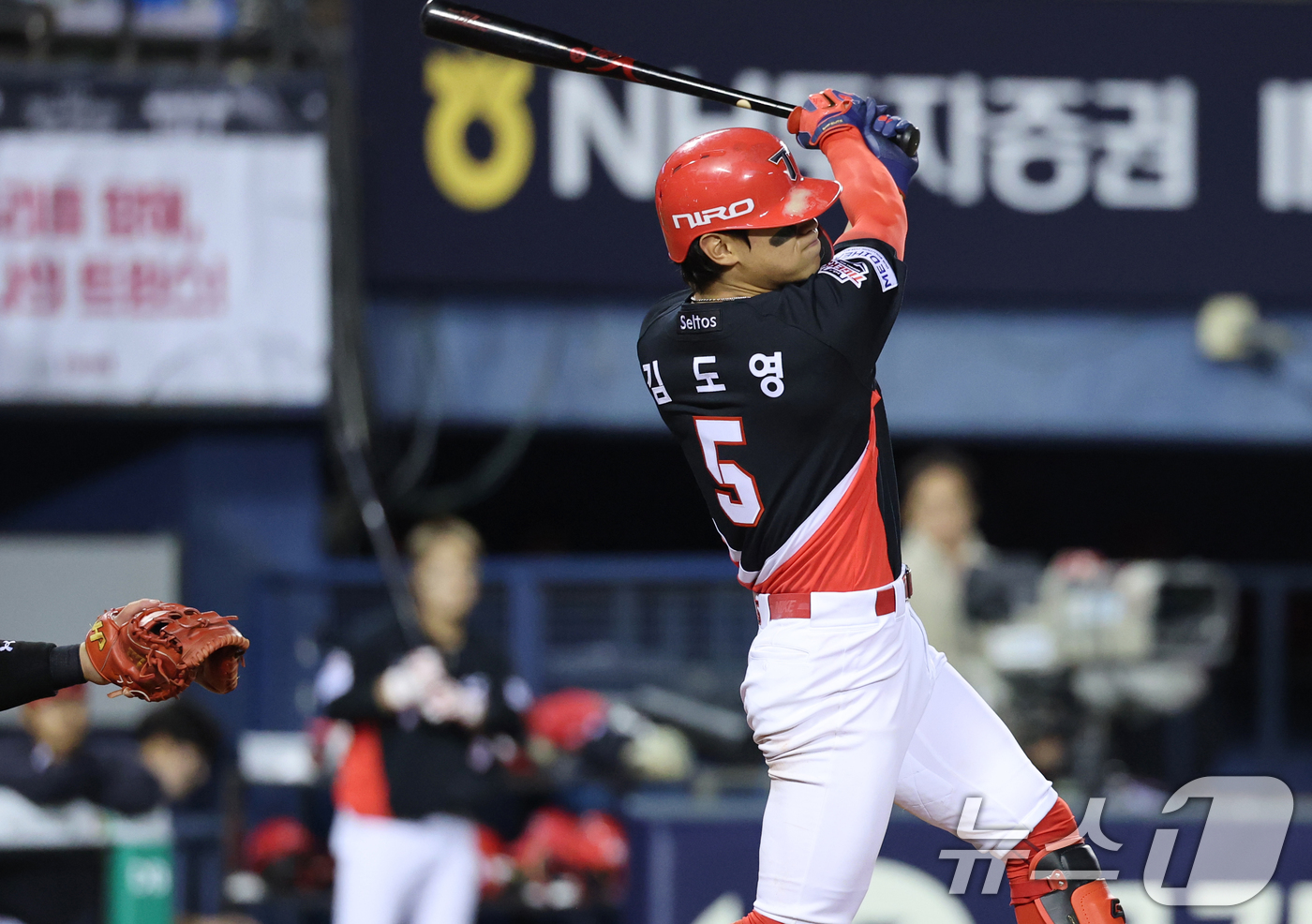KIA <b>김도영</b>, '천적' NC <b>구창모</b> 상대 '최연소 시즌 40홈런' 도전