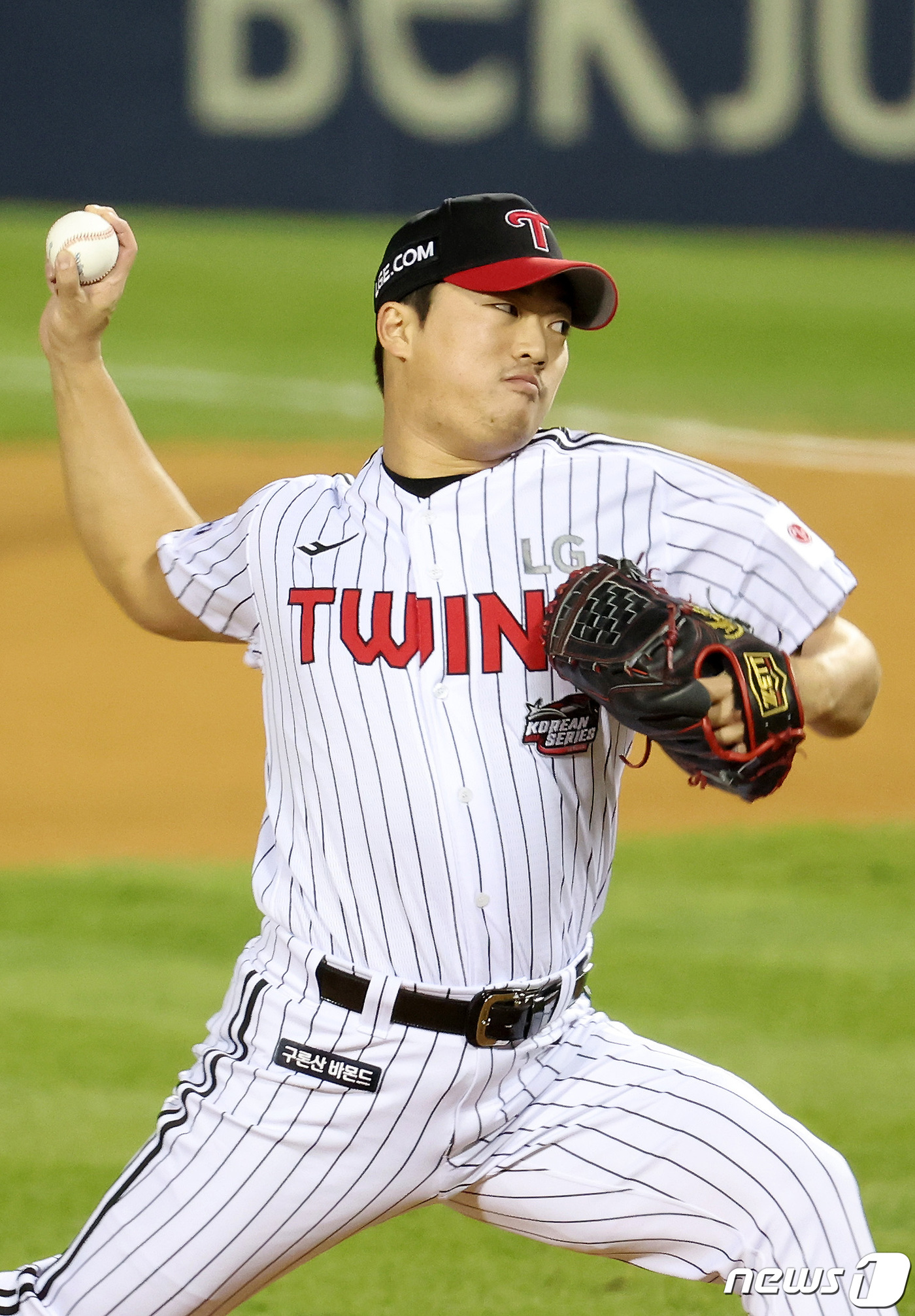 MLB 도전 마친 <b>고우석</b>, '친정팀' <b>LG</b> <b>복귀</b>…3일 선수단 합류