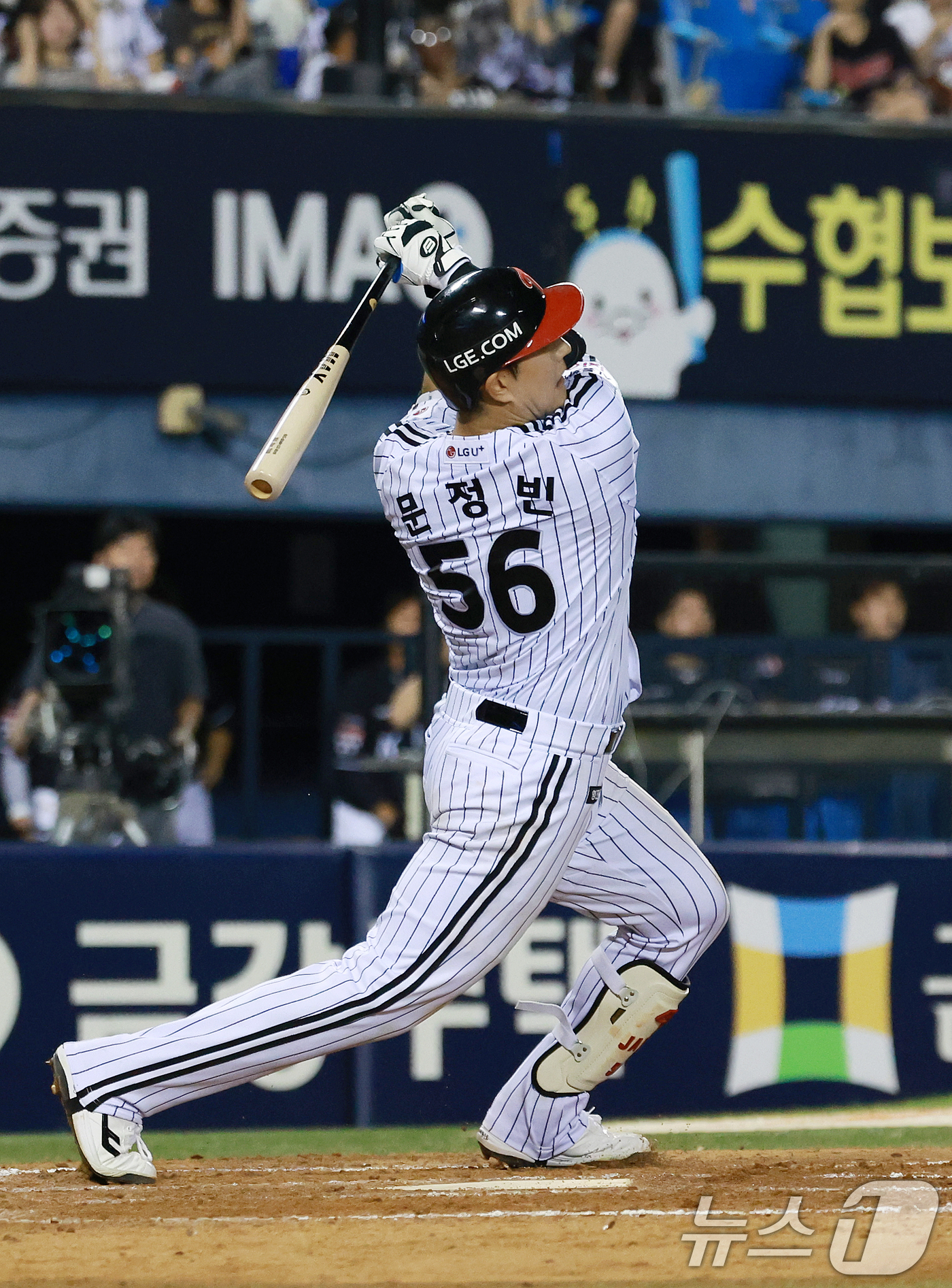 '불펜 데이' <b>LG</b>, <b>두산</b> 5-1 <b>제압</b>…3연승 질주·3위 수성