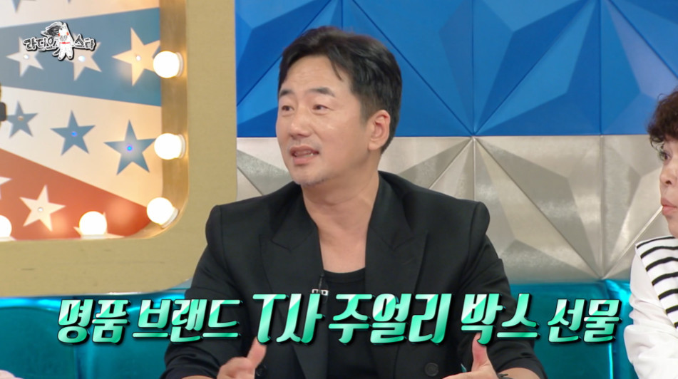 <b>류승수</b> "<b>배용준</b>, 딸 돌잔치 때 고가 T사 <b>주얼리</b> 세트 <b>선물</b>해 줘"