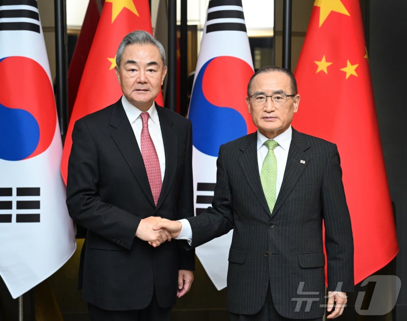 <b>위성락</b> "왕이 '두 국가' 표현 우리 입장과 배치…中에 <b>엄중 문제제기</b>"