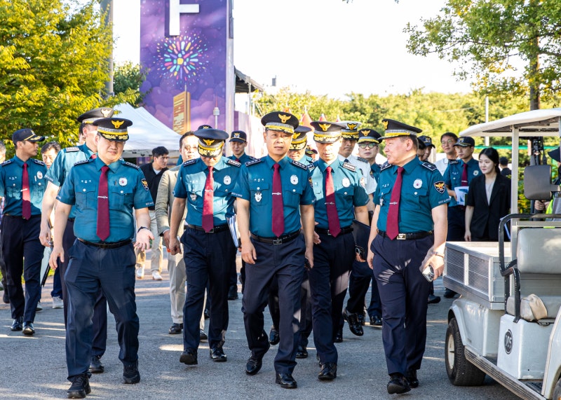 <b>불꽃축제</b> 전야제·당일 경찰 4700여 명 투입…"가급적 대중교통 이용"