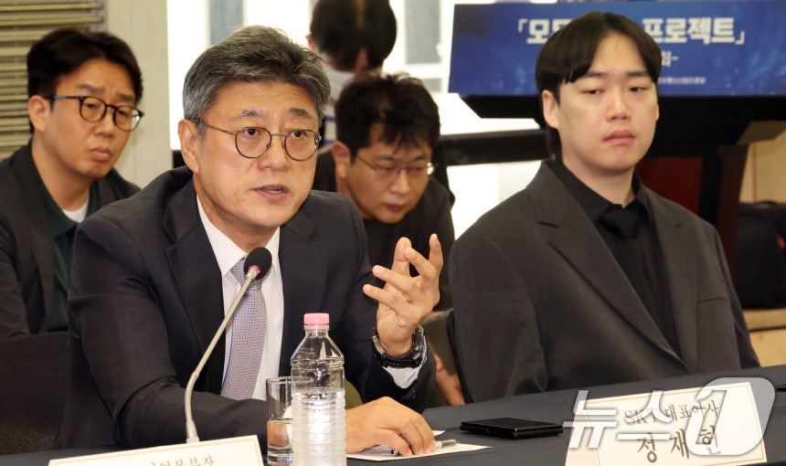 정재헌 SKT 대표이사가 4일 오전 서울 중구 프레스센터에서 열린 '모두의 AI 프로젝트' 사업자 간담회에서 발언을 하고 있다. 이날 참석자들은 모두의 AI 경쟁력 확보 전략 등을 논의했다. 2026.9.4 ⓒ 뉴스