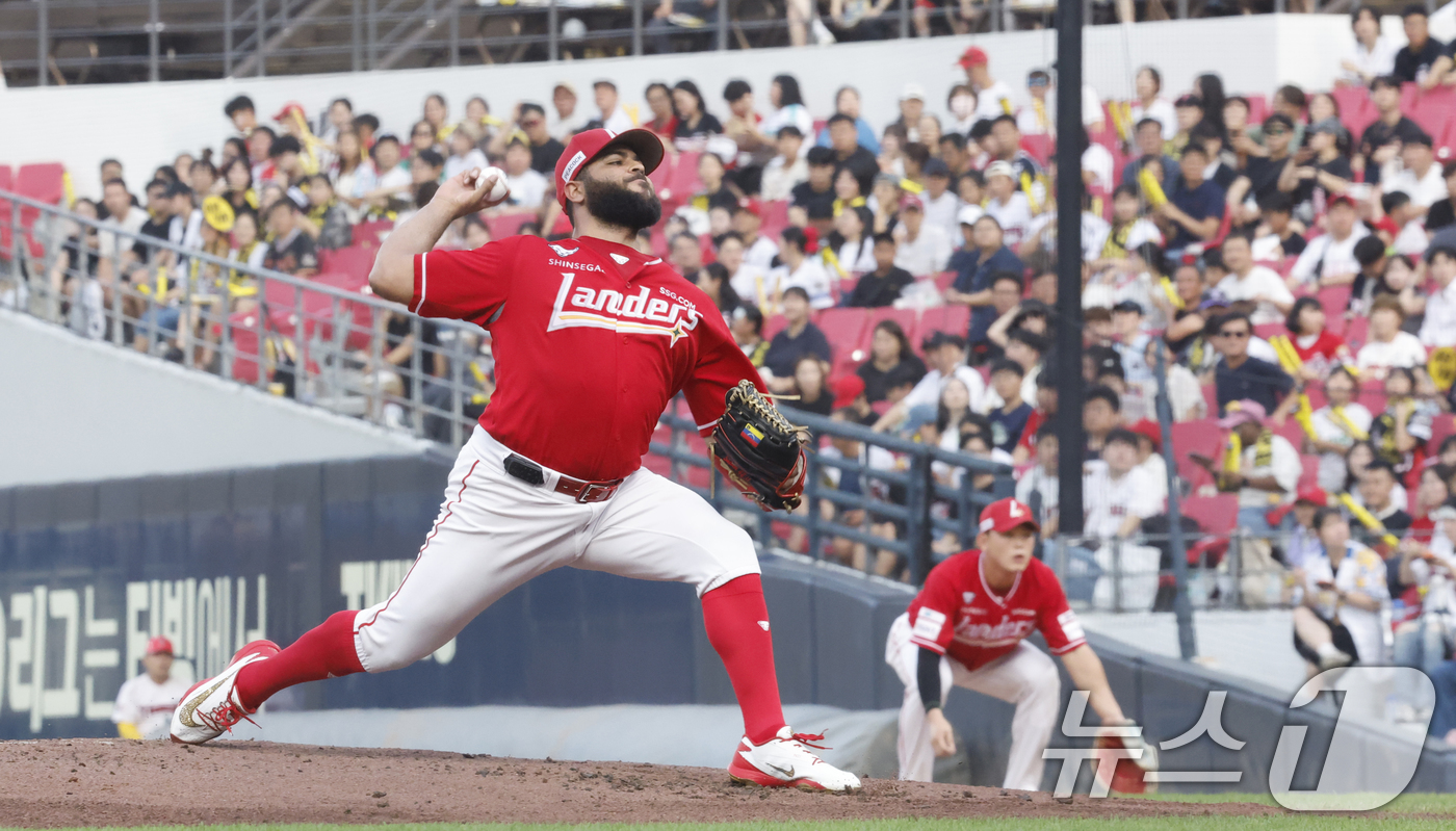 <b>아빌라</b>가 쓴 <b>SSG</b> 새 역사…창단 첫 <b>완봉승</b>으로 두산 4-0 제압