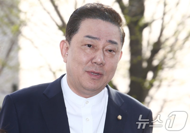 경찰, <b>김병기 구속영장 신청</b>…'차남 숭실대 편입 특혜' 특가법 적용(종...