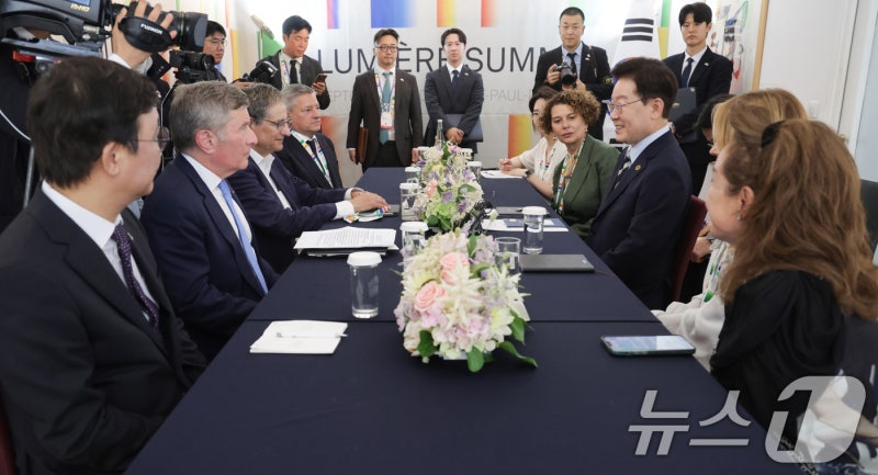 미국영화협회 회원사 <b>접견</b>하는 <b>이재명 대통령</b>