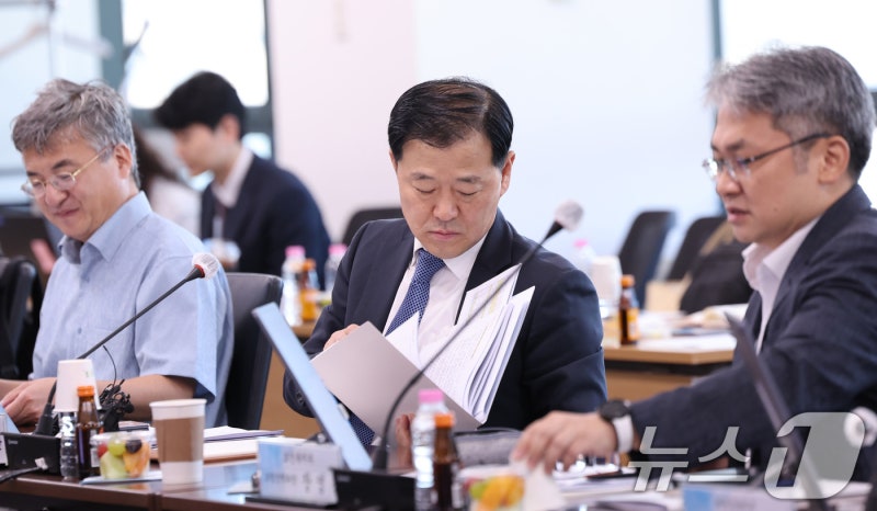 내년 <b>건강</b>보험료 안 오른다…<b>보험료율</b> 7.19% <b>동결</b>
