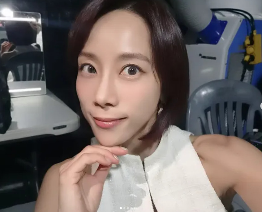 조민아, 20년만의 <b>쥬얼리</b> 무대 후 쓰러져 응급실行…"성대결절·허리디...