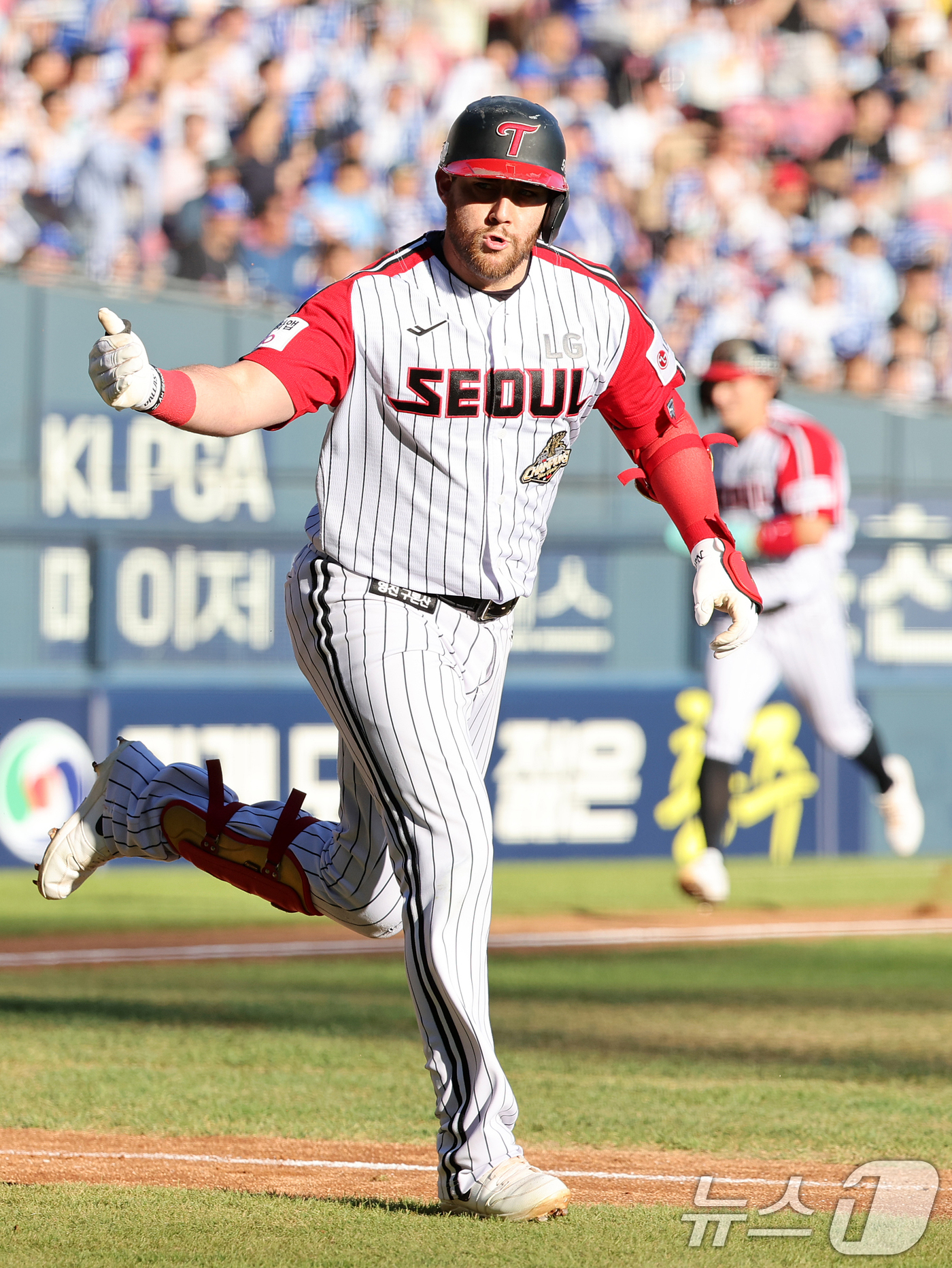 '오스틴 멀티포' <b>LG</b>, 삼성에 <b>4</b>-3 역전승…<b>4연패 탈출</b>