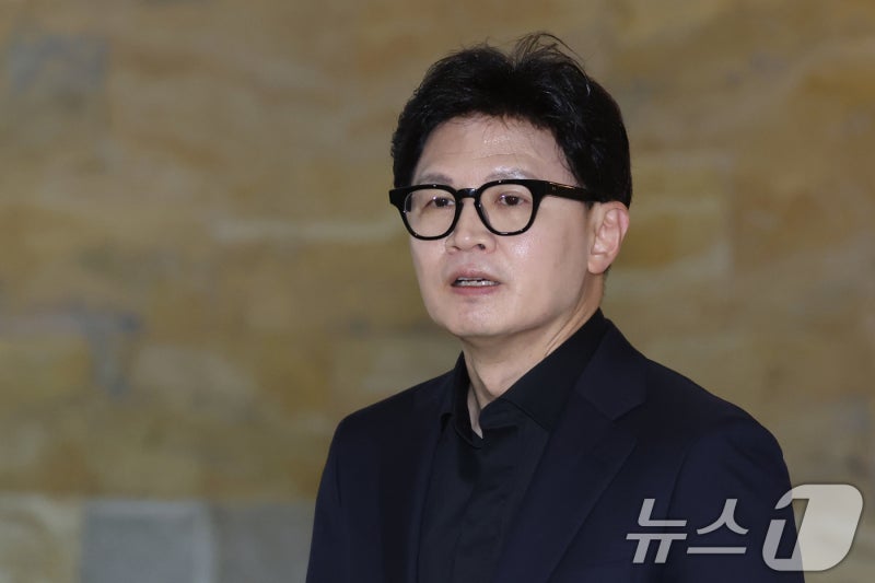 한동훈 "민주 女의원들, 남편 룸살롱 브로커에 '오빠' 소리 괜찮겠나"