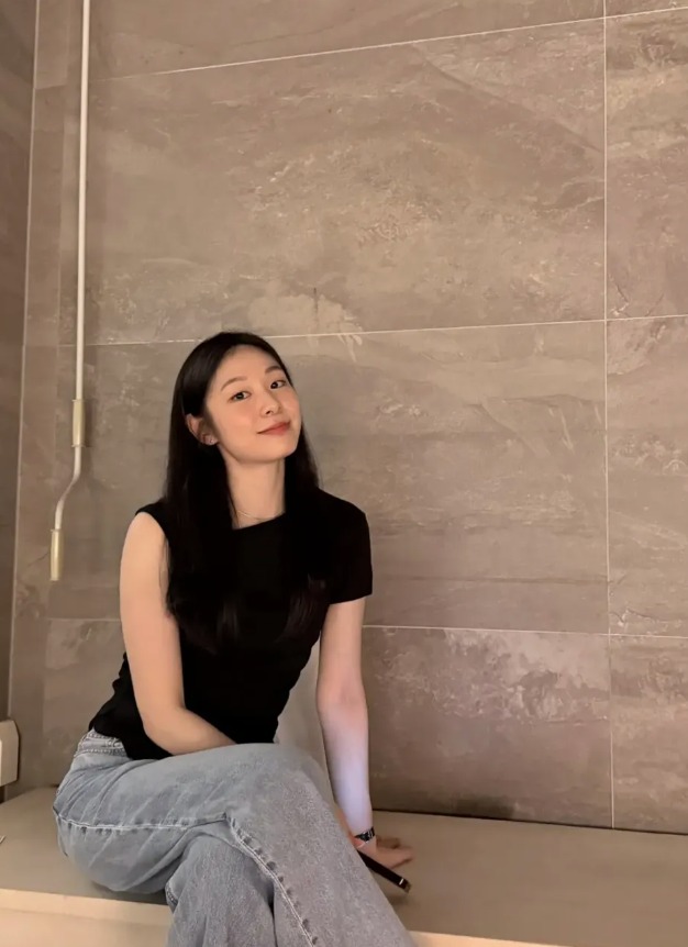 황당한 임신설 단칼 부인한 김연아, 남편 고우림과 달달한 와인 데이트 근황