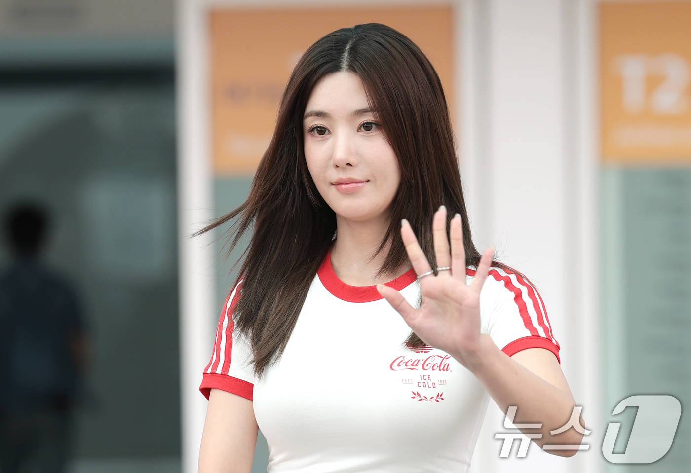 <b>권은비</b>, 스케줄 이동 중 <b>차량 접촉 사고</b>…팬 사인회 취소