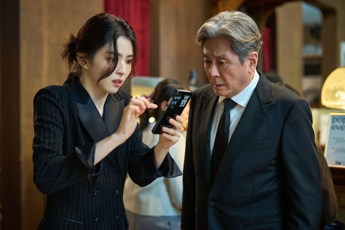 <b>최민식</b>·<b>한소희</b> 내세운 승부수…11년 만의 한국판 '인턴' 개봉 [N이슈]
