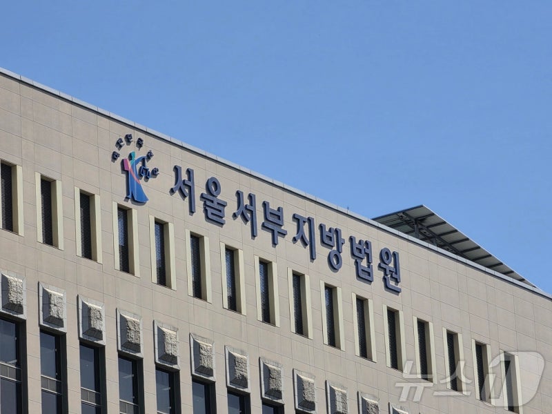 '식용 불가 <b>개미 디저트</b>' 미슐랭 2스타 식당 대표에 벌금 1500만원