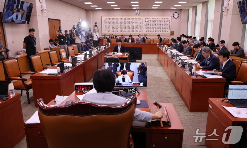 <b>법사위</b>, 김승원 인사<b>청문보고서</b> 與주도 <b>채택</b>…국힘 반발해 퇴장