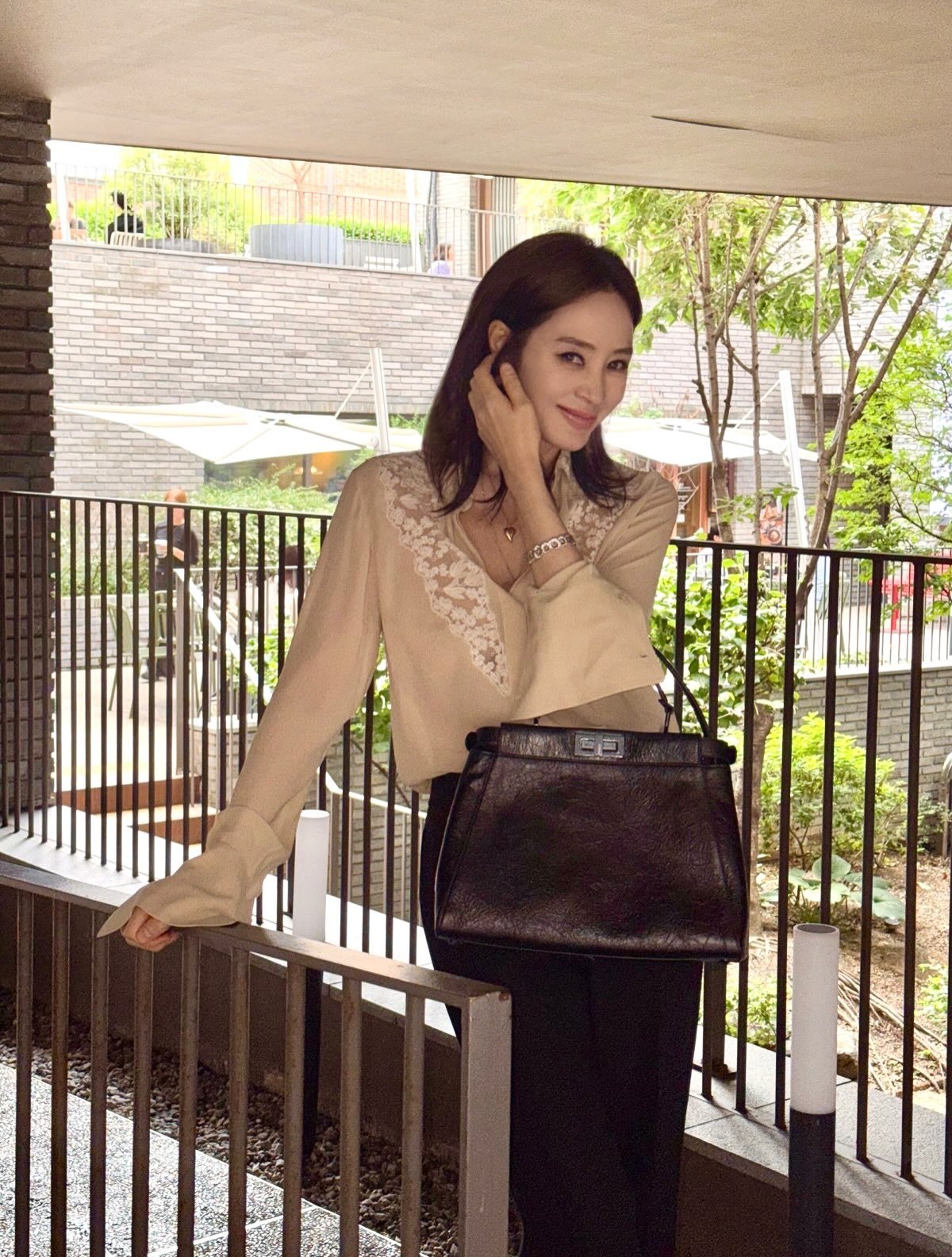 56세 <b>김혜수</b>, <b>나이</b> 믿기지 않는 동안 미모…놀라운 비율 [N샷]