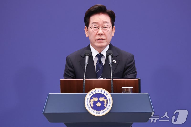 李대통령 "<b>연임</b> 생각 전혀 없다…인사시스템 재점검·부동산 반드시 안...